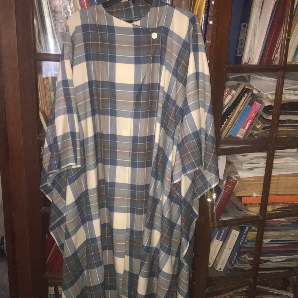 One size plaid cape with buttons
